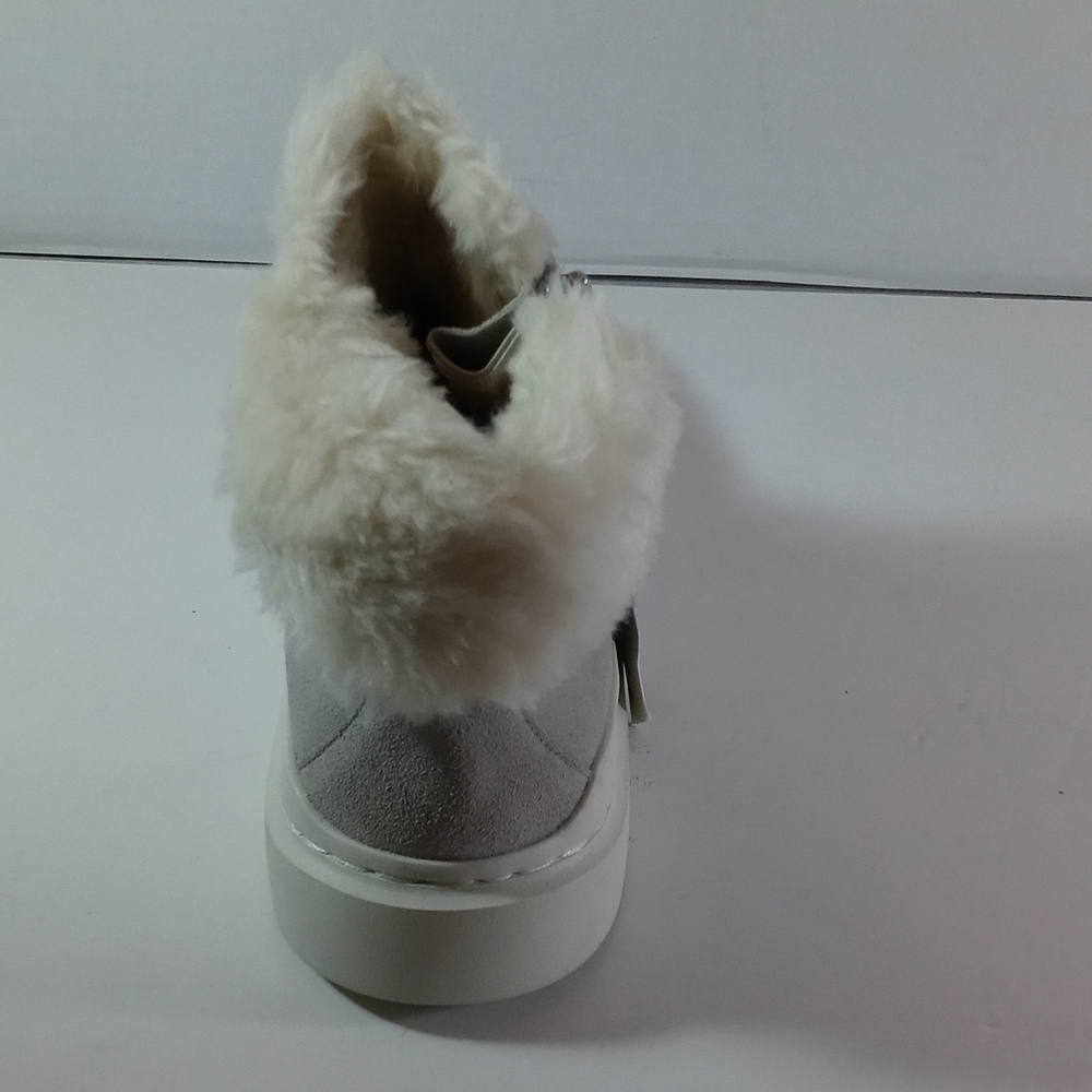 Boot - Picture 3 of 7
